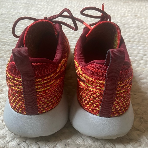 Nike Women’s Roshe One Flyknit running shoe - Picture 4 of 7